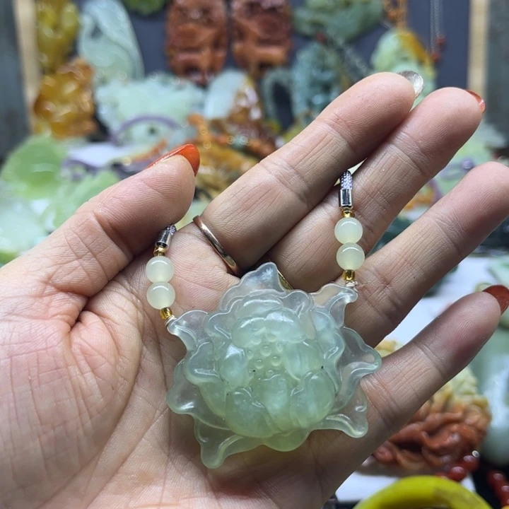 蛇纹石玉未镶嵌颈饰