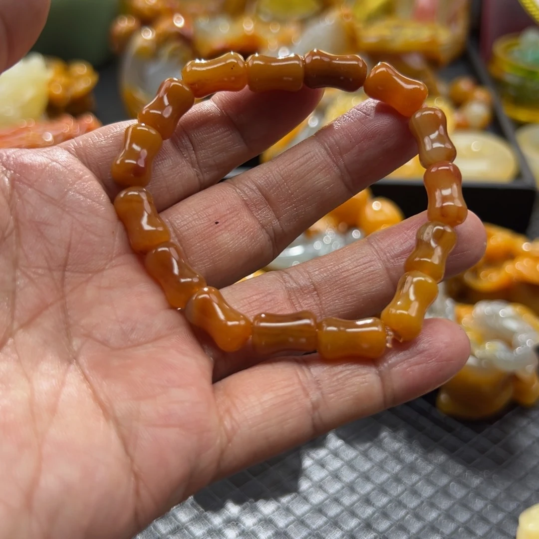 颈饰未镶嵌石英质玉