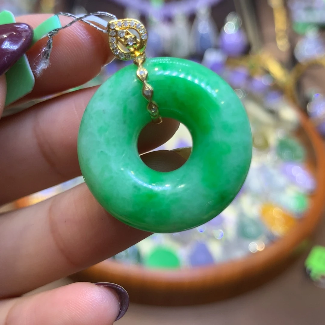 翡翠18K金镶嵌颈饰