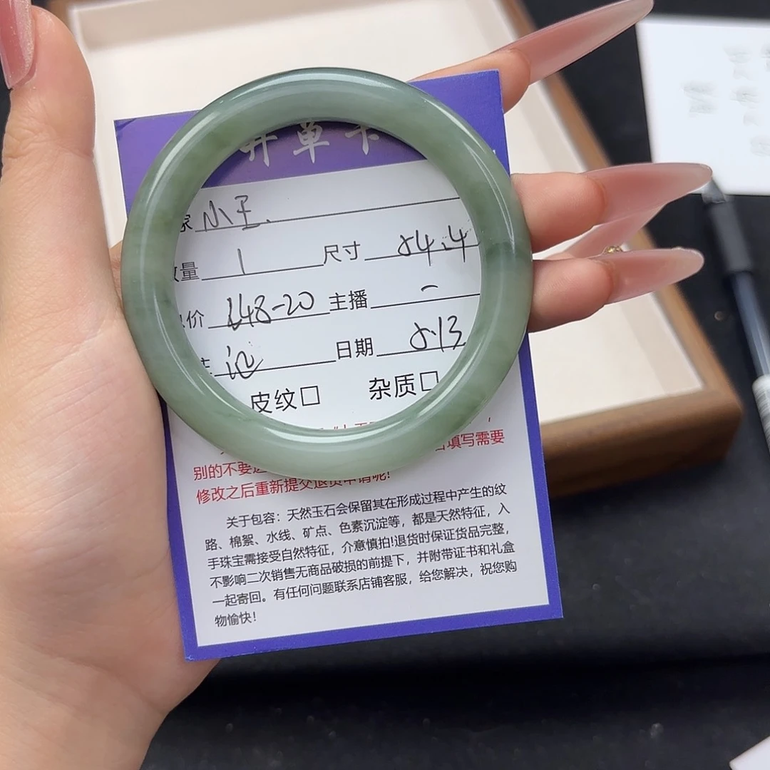 石英质玉未镶嵌颈饰