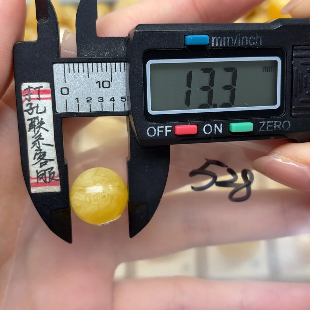 满****未镶嵌蜜蜡裸石微瑕