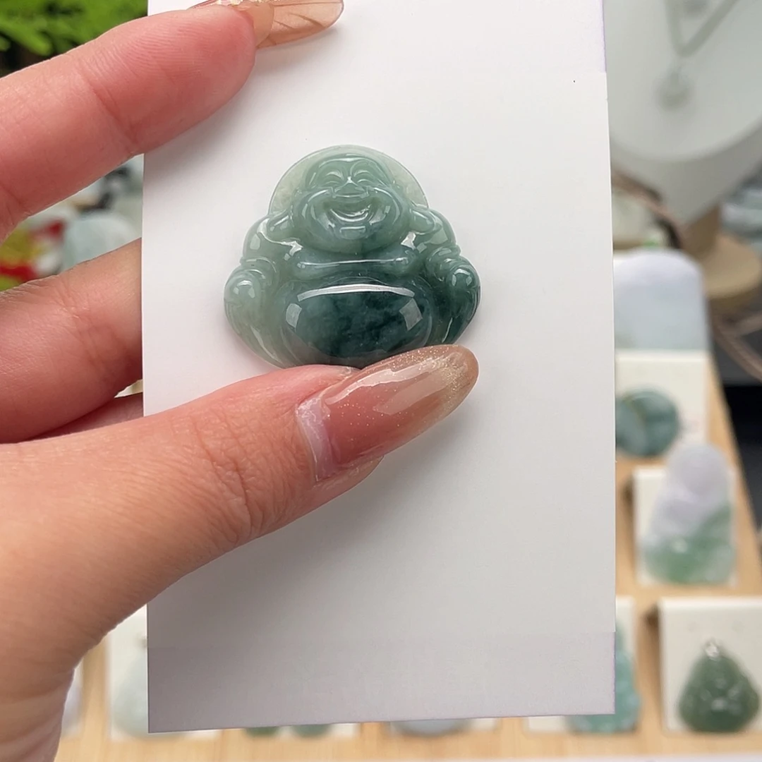 翡翠未镶嵌颈饰佛公包容心