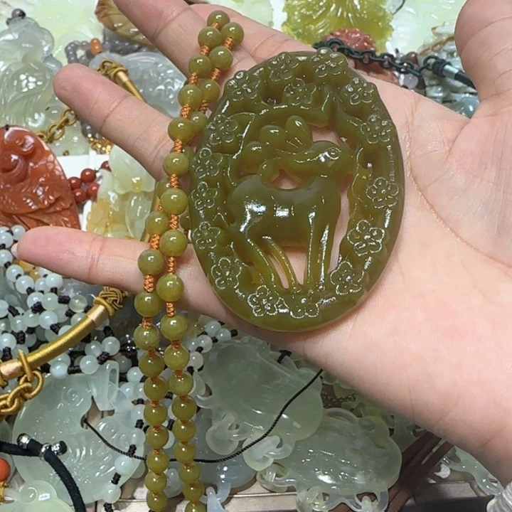 蛇纹石玉吊坠未镶嵌