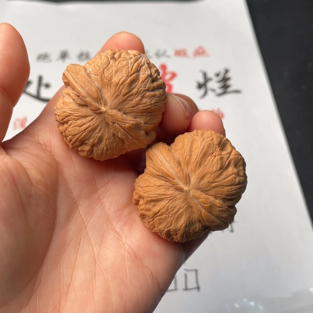 把件文玩核桃335。42元宝有黄