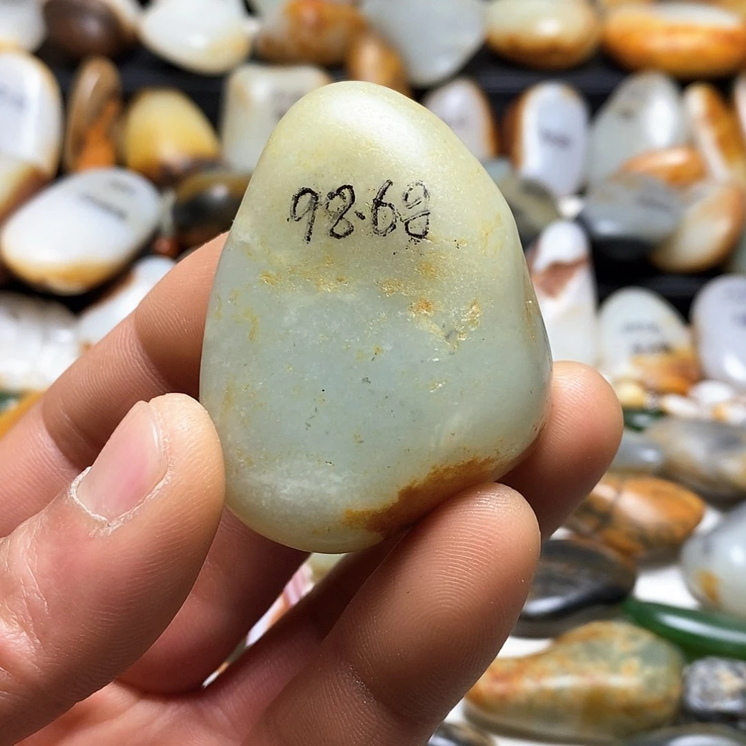 和田玉颈饰未镶嵌吊坠