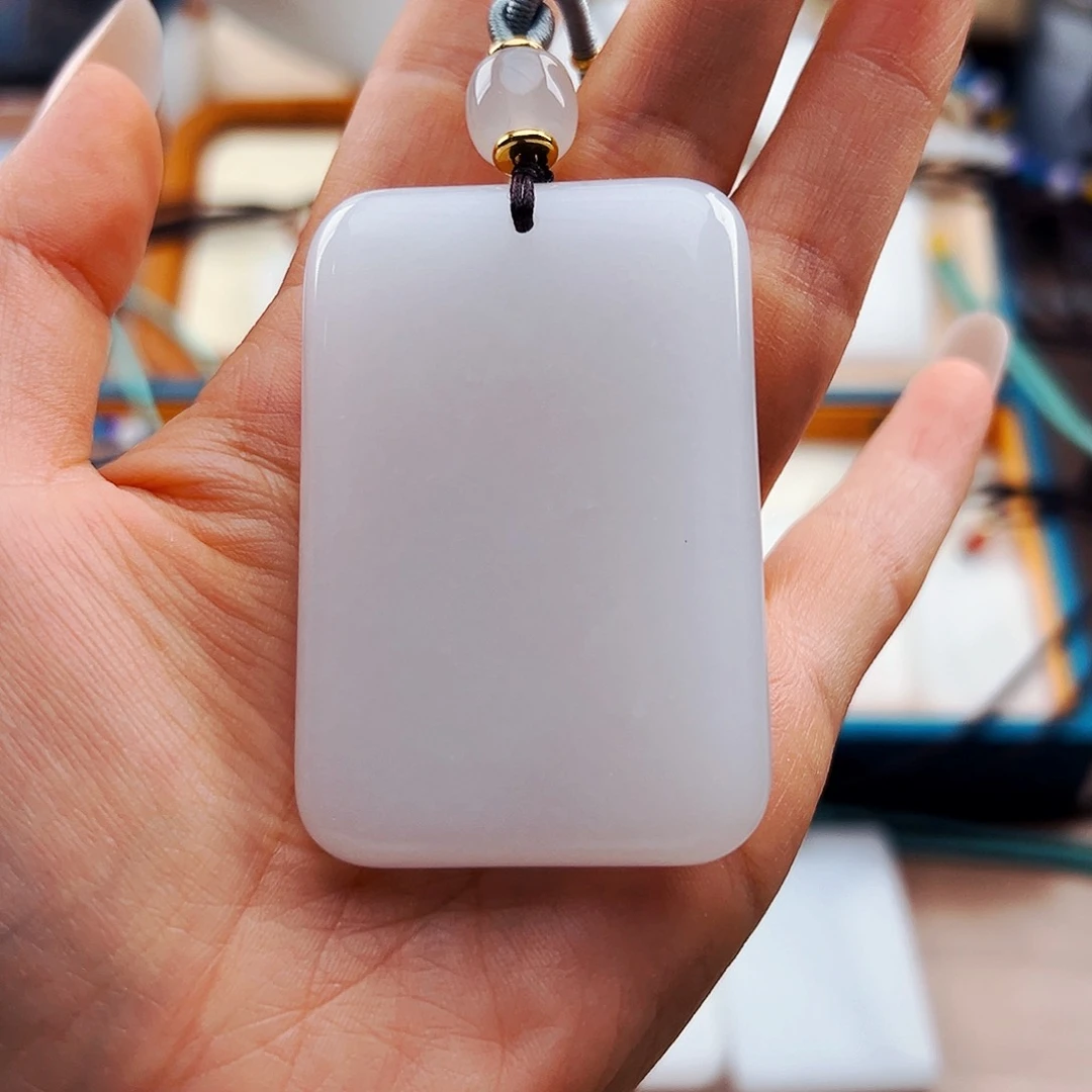 石英质玉（金丝玉）未镶嵌颈饰