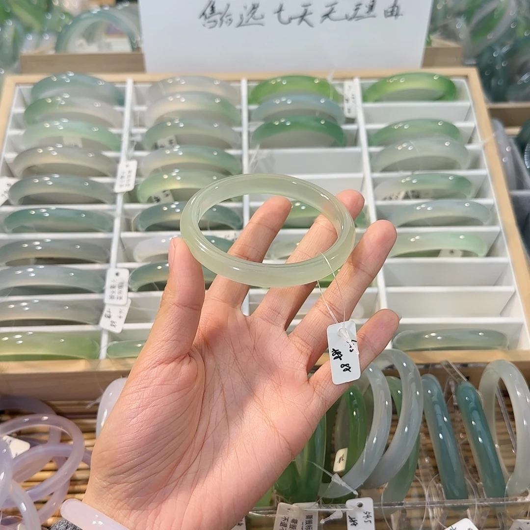 玛瑙/玉髓未镶嵌手镯圈口60.5