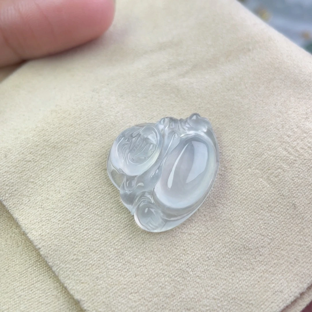翡翠未镶嵌颈饰佛公