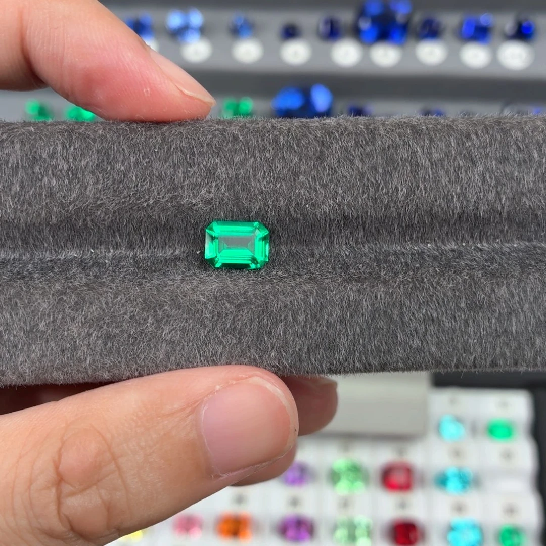 杨***贤合成（培育）祖母绿裸石1.38ct