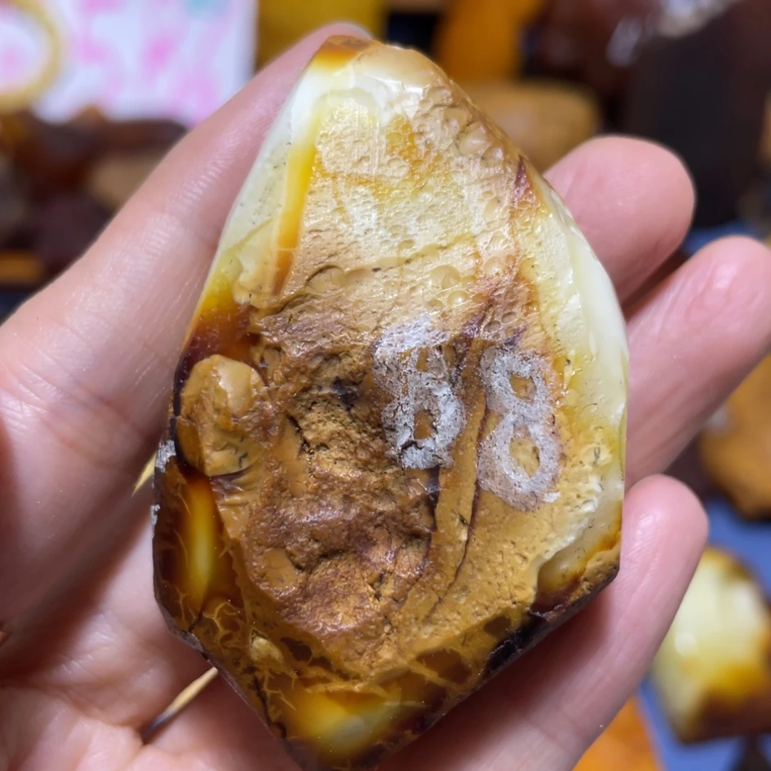 定制琥珀未镶嵌原石