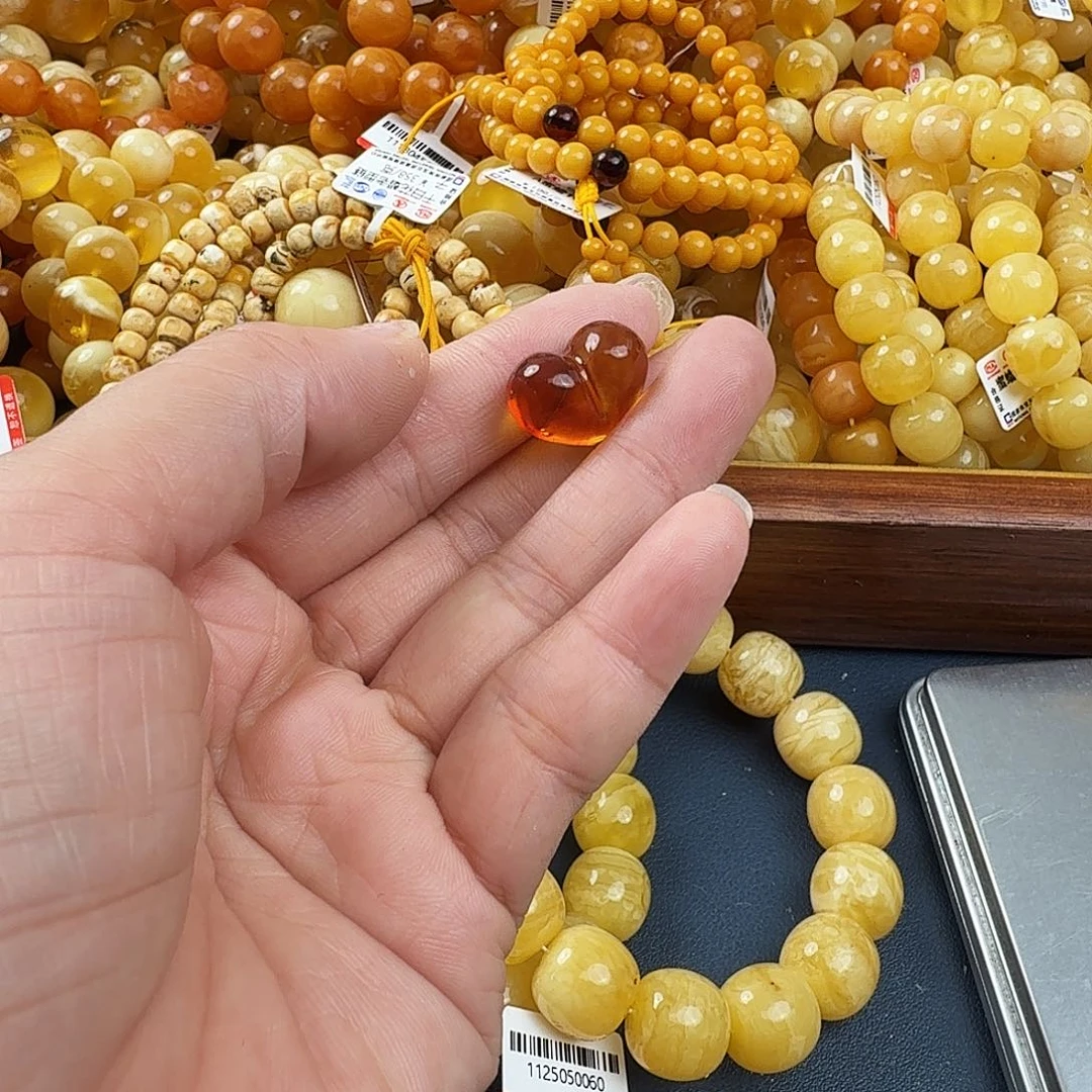 琥珀未镶嵌珠宝奇石