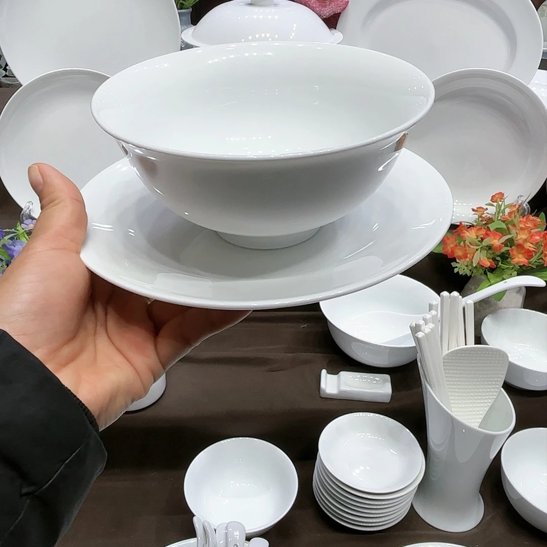 陶高白瓷7寸浅盘15个。5.5寸碗15个