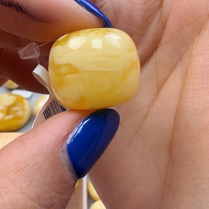 蜜蜡未镶嵌珠宝奇石