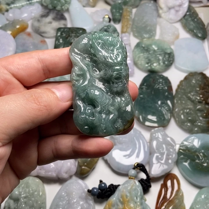 翡翠未镶嵌颈饰龙牌73