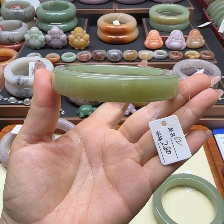 石英岩玉未镶嵌手镯62.8