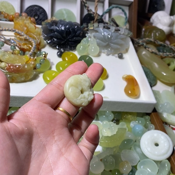 蛇纹石玉合金颈饰