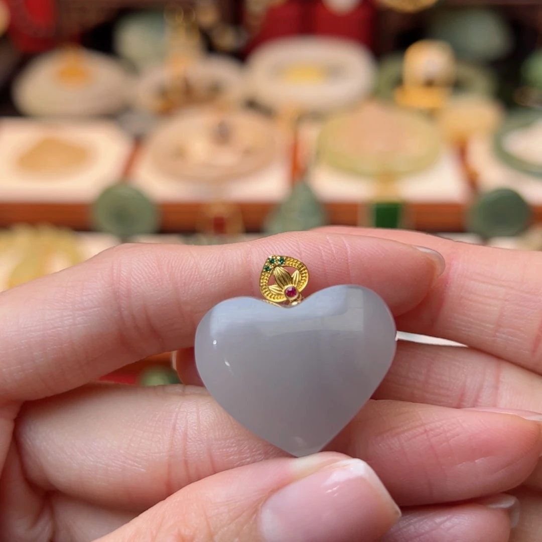 和田玉挂件18K金镶嵌