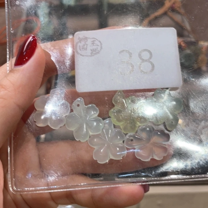 蛇纹石玉颈饰未镶嵌开****?