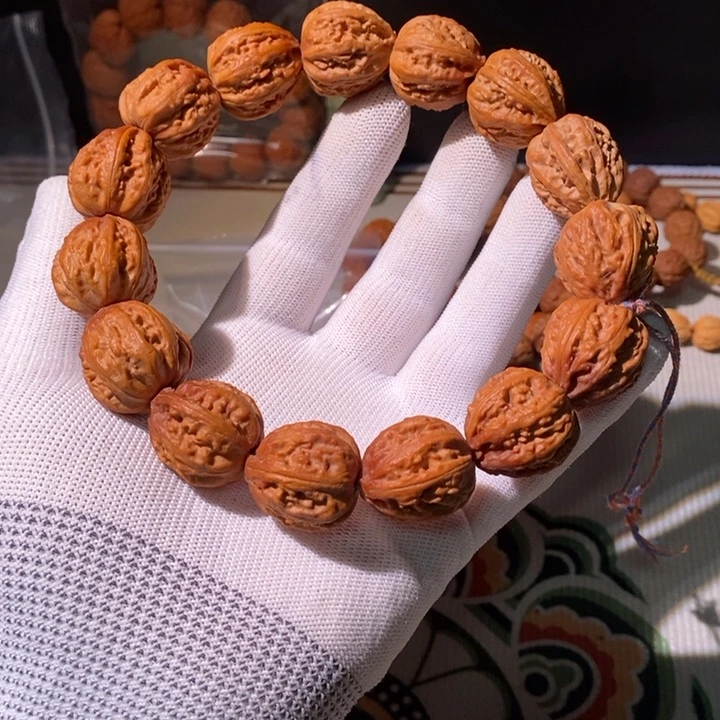 文玩核桃手串……30