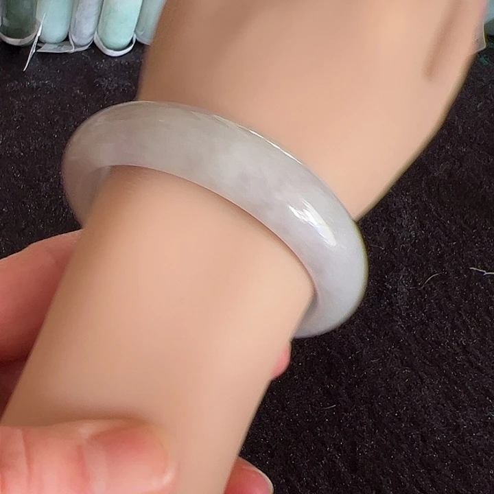 翡翠未镶嵌手镯编号76934圈口56