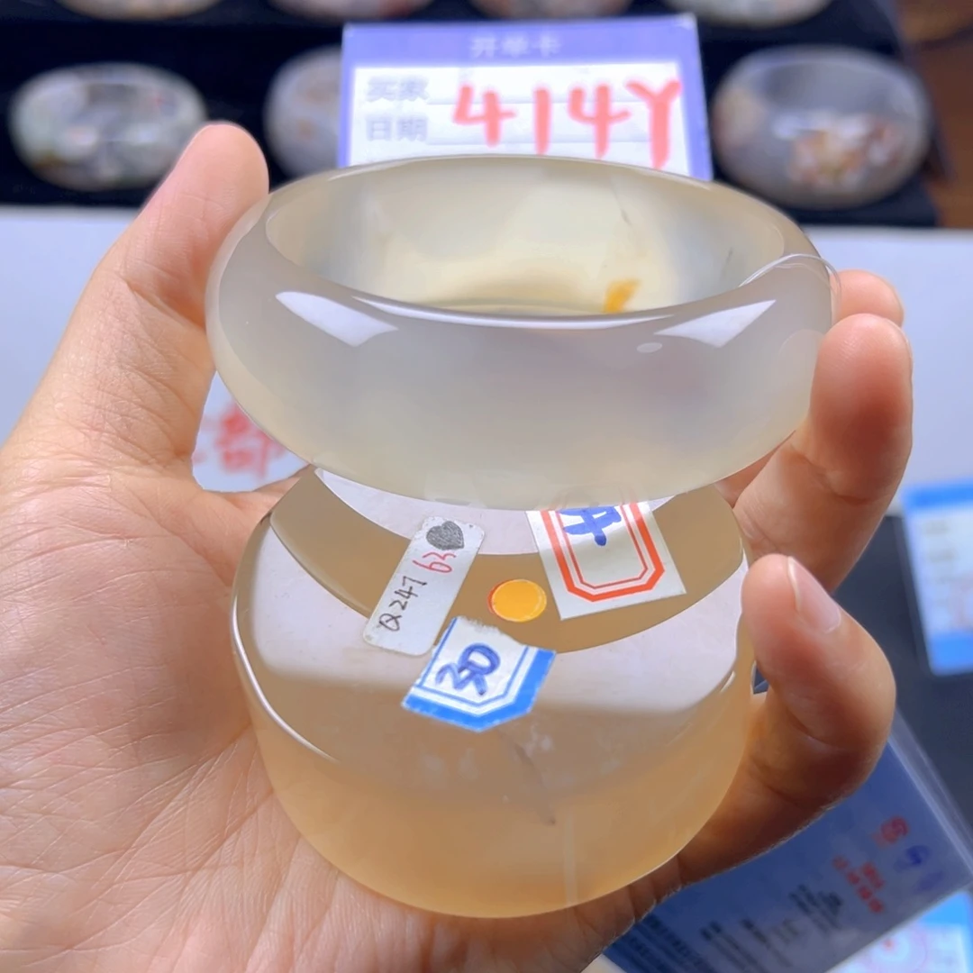 石英质玉手镯未镶嵌