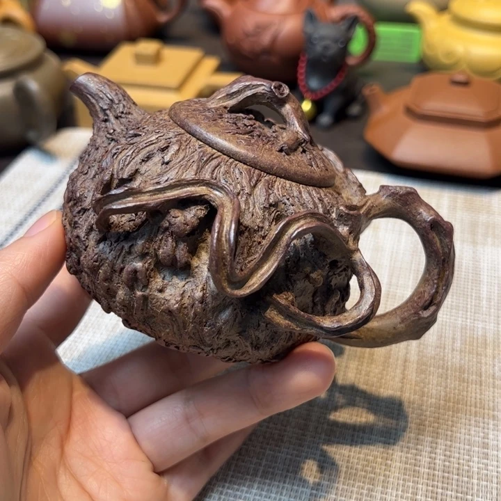 茶壶紫砂供春，容量180毫升，青段柴烧