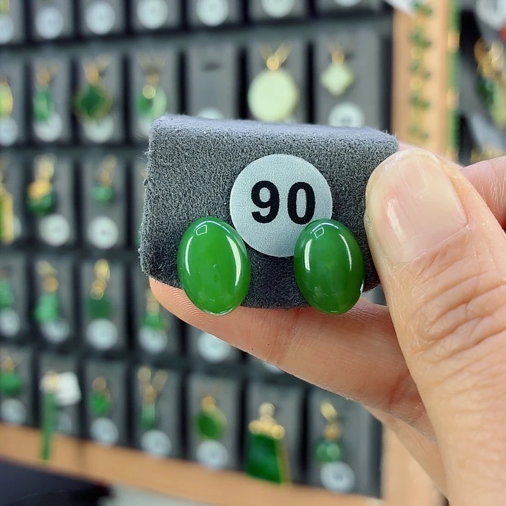 和田玉18K金镶嵌耳饰