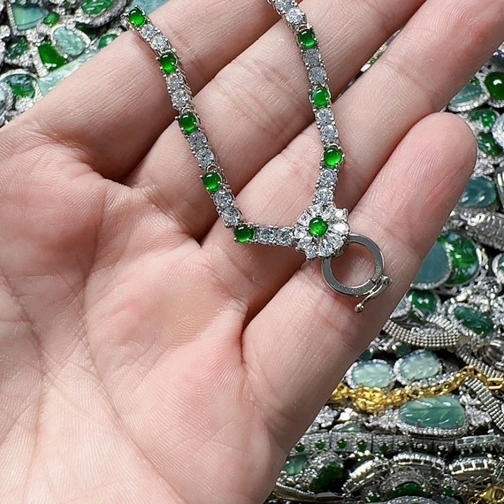 翡翠颈饰未镶嵌天然A货翡翠放漏