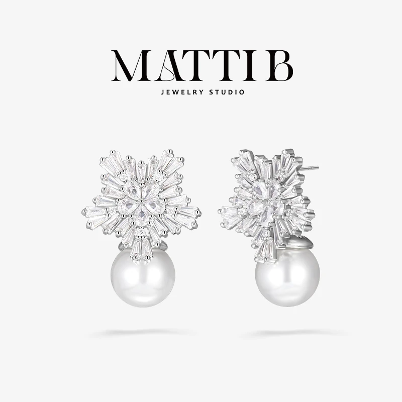 铜合金合成锆石耳饰 雪花闪闪高级感气质轻奢新款独特耳钉女2102