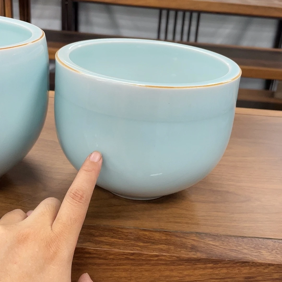 搪瓷杯子里还有很多东西