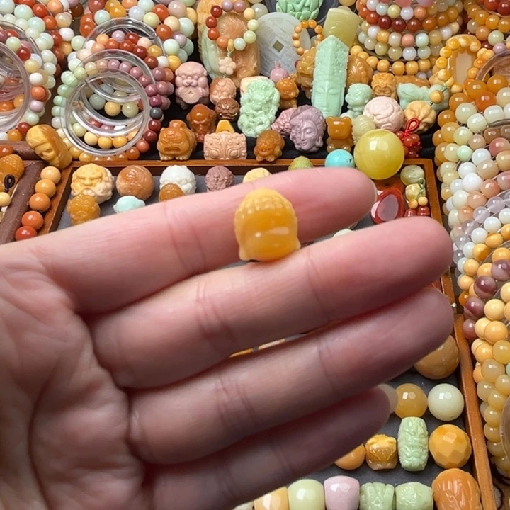 石英质玉（缅黄）未镶嵌珠宝半成品捡漏宝宝佛