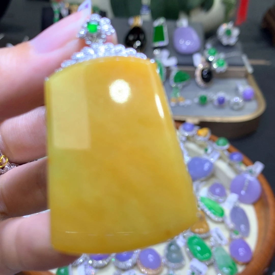 翡翠18K金镶嵌颈饰翡翠吊坠项链