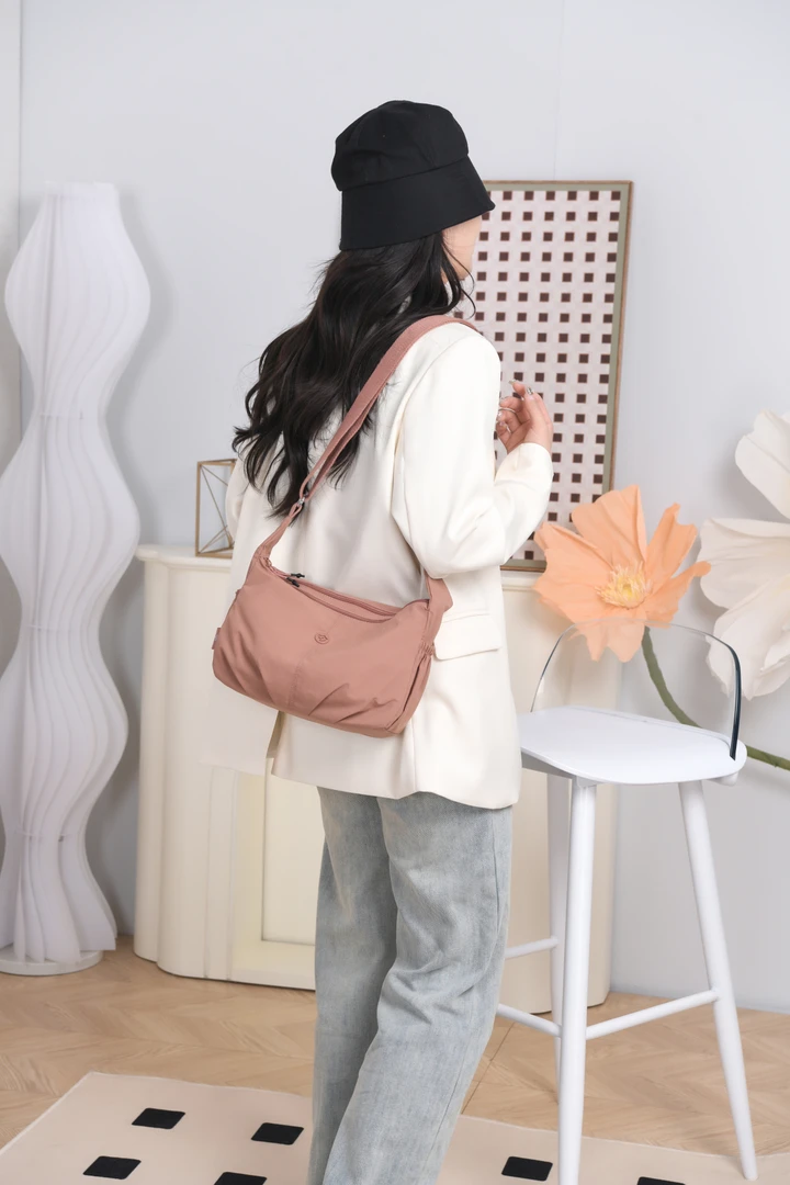 2025爆款多袋仓牛津布单肩斜挎大容量背包布包慵懒范百搭日常通勤