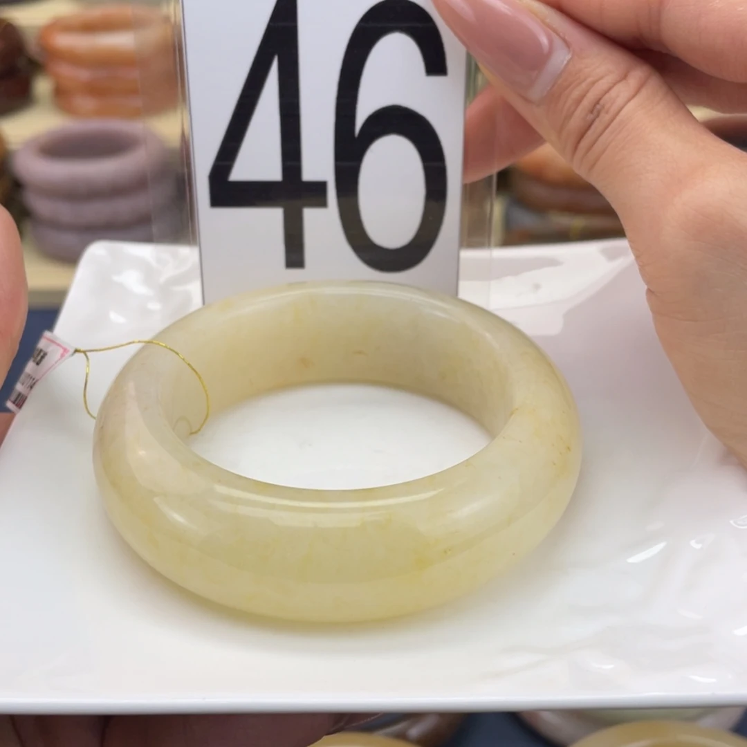 【闪购商品】石英质玉手镯未镶嵌