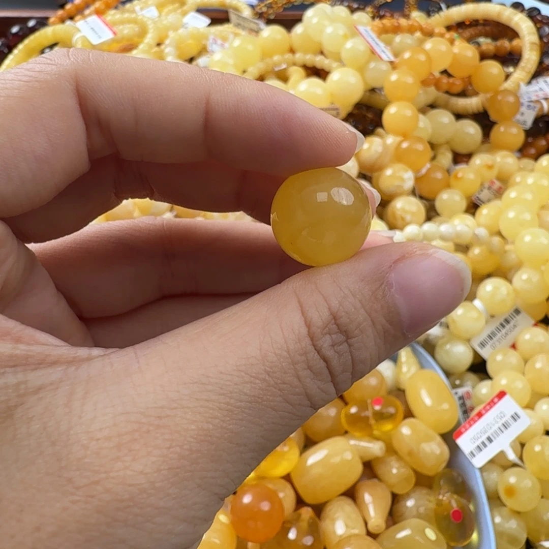 未镶嵌琥珀珠宝奇石