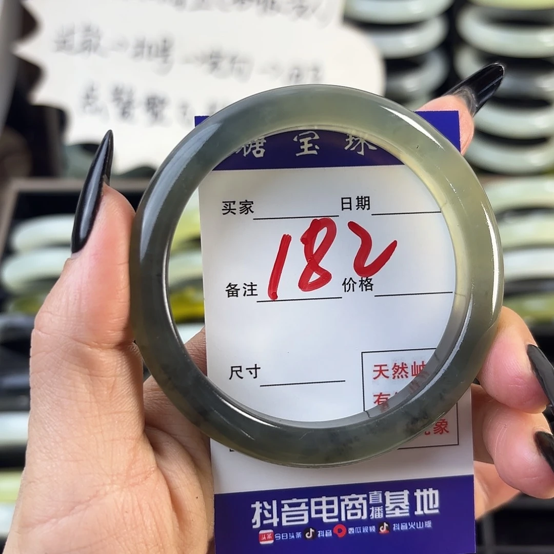 蛇纹石玉手镯未镶嵌傅**丫