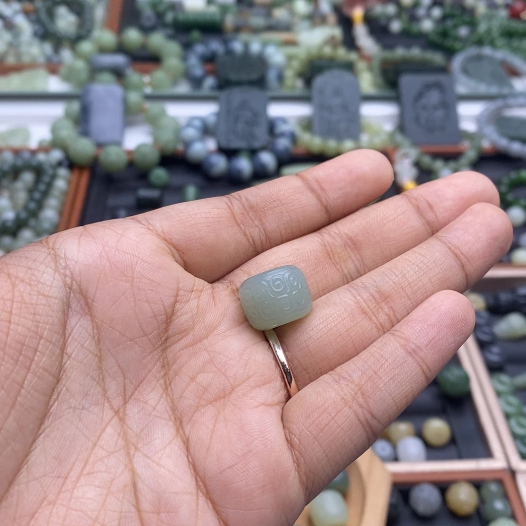 烈***风和田玉（糖玉）未镶嵌颈饰