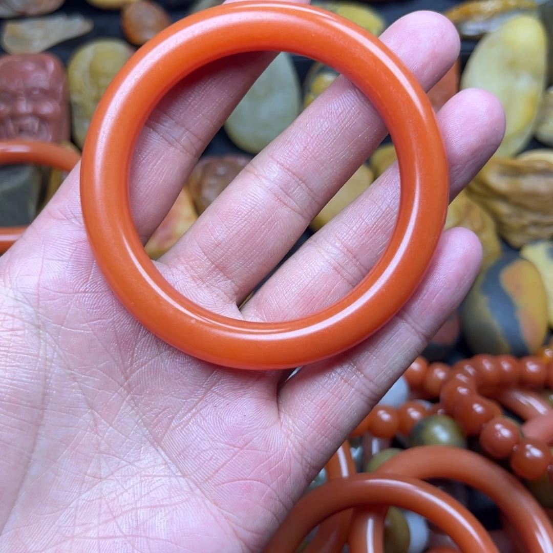 石英质玉颈饰合金无**姐