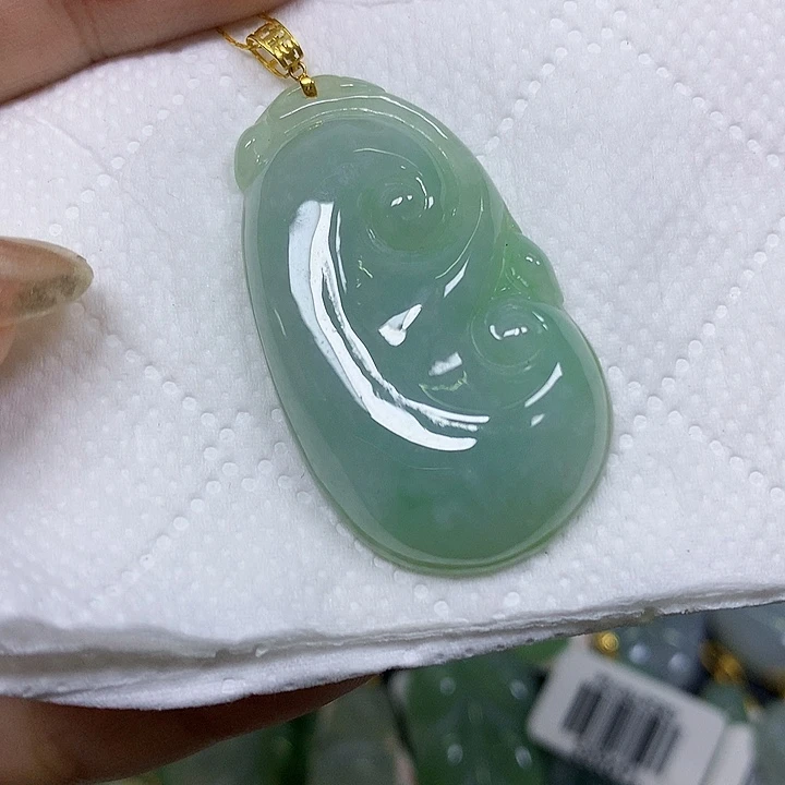 翡翠未镶嵌颈饰挂件