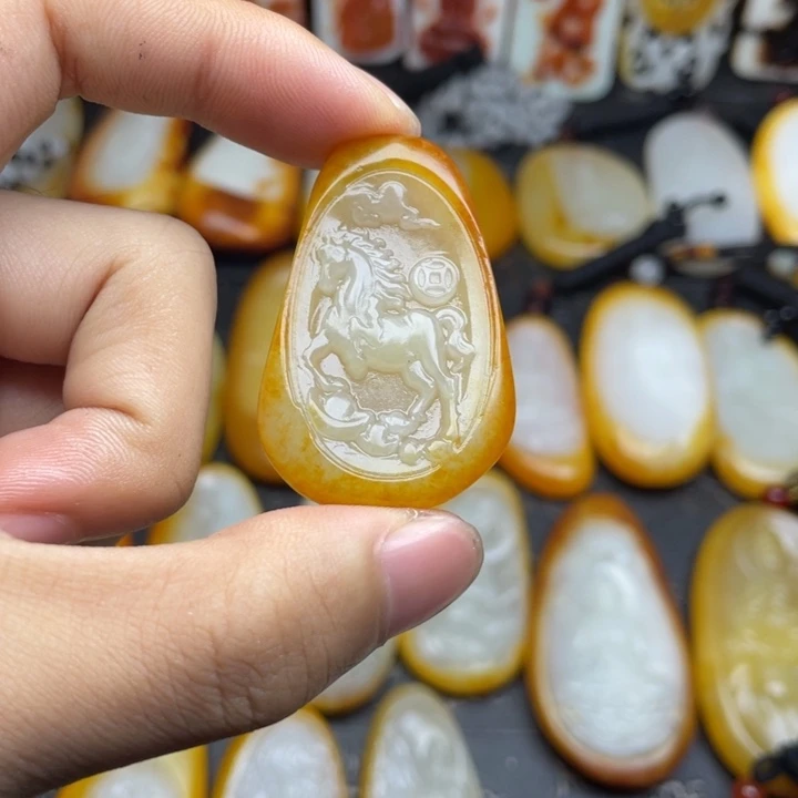 和田玉未镶嵌颈饰