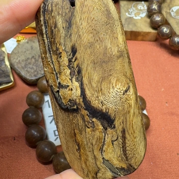 大叶紫檀（黑酸枝木类）