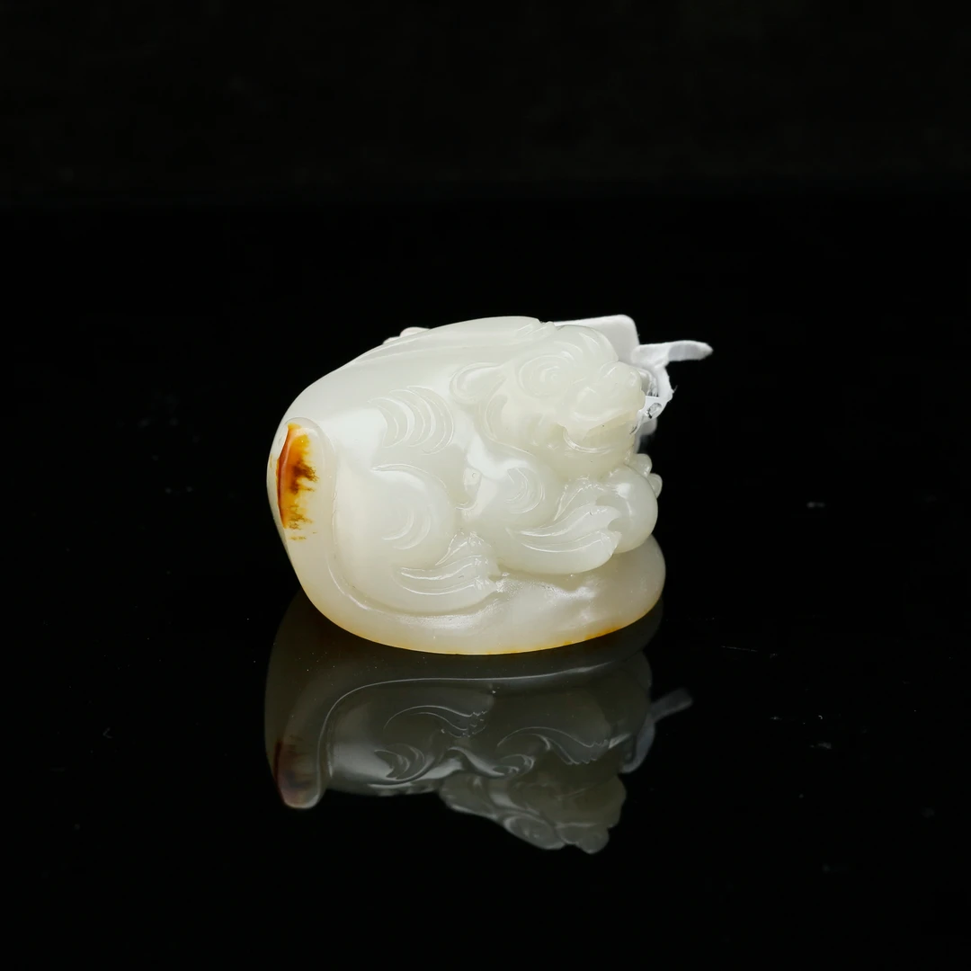 26和田玉洒金皮吊坠/900564保利厦门拍卖