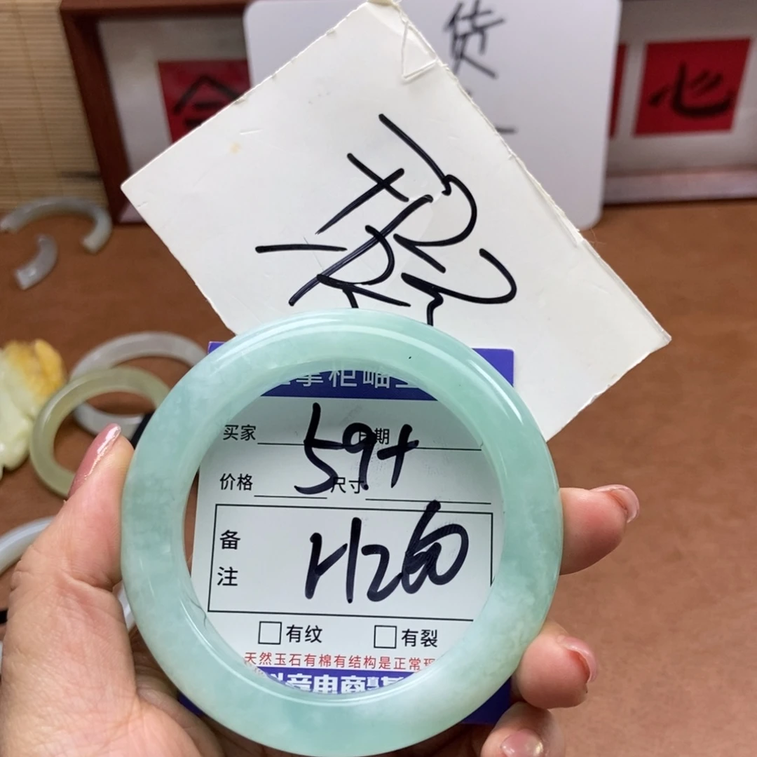岫玉手镯手镯未镶嵌