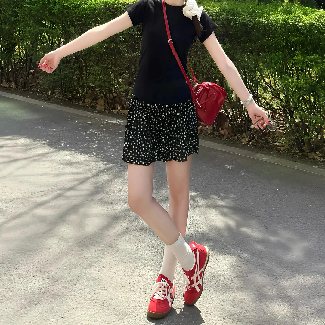 黑色碎花蓬蓬短裙女夏薄款大码胖mm高腰遮胯显瘦设计感a字半身裙