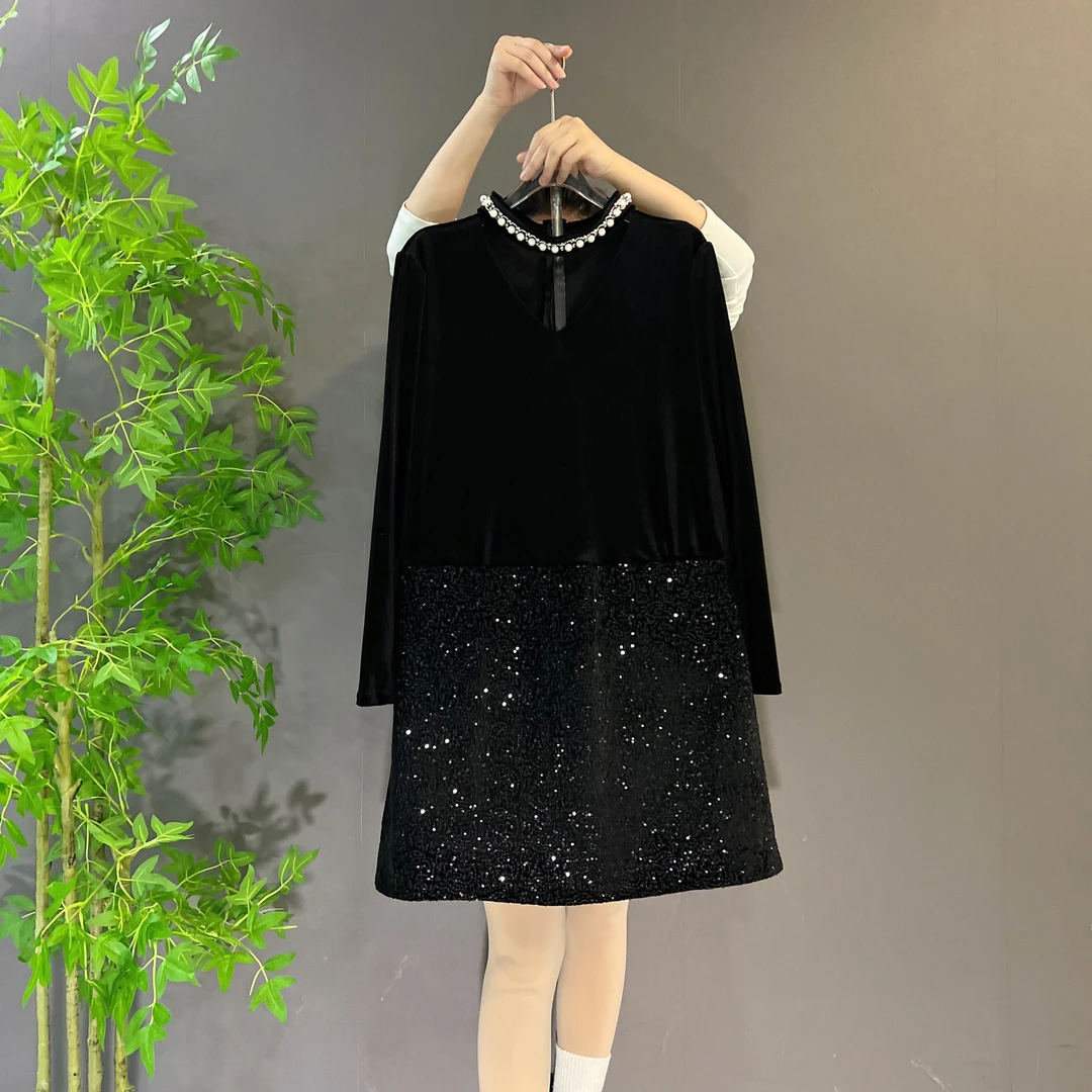 2026新款名媛风V领拼接亮片重工小黑裙宽松显瘦中长款大码连衣裙