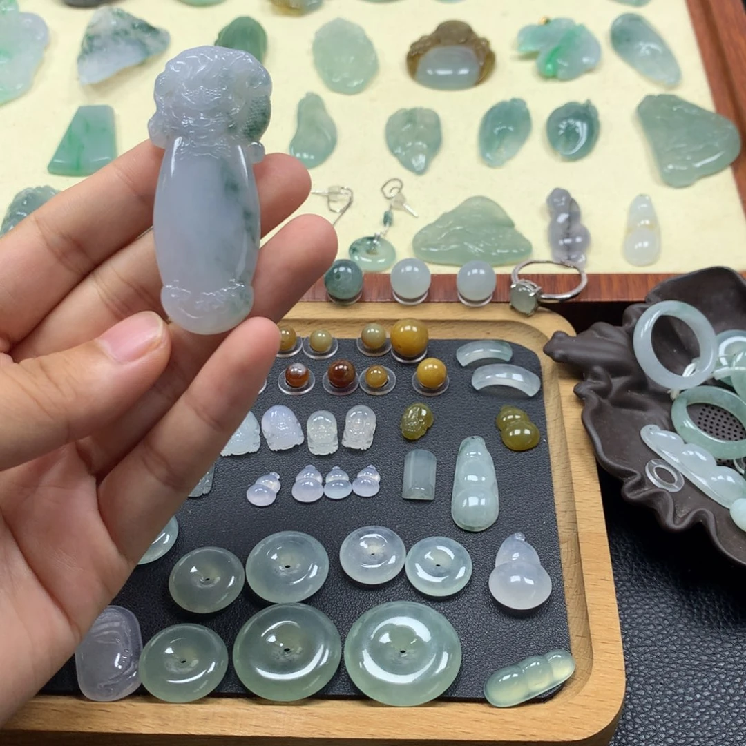 颈饰未镶嵌翡翠龙柱