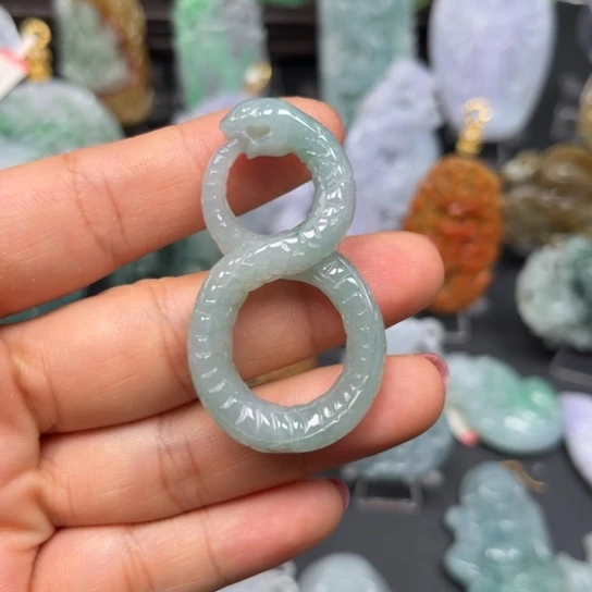 翡翠未镶嵌颈饰翡翠