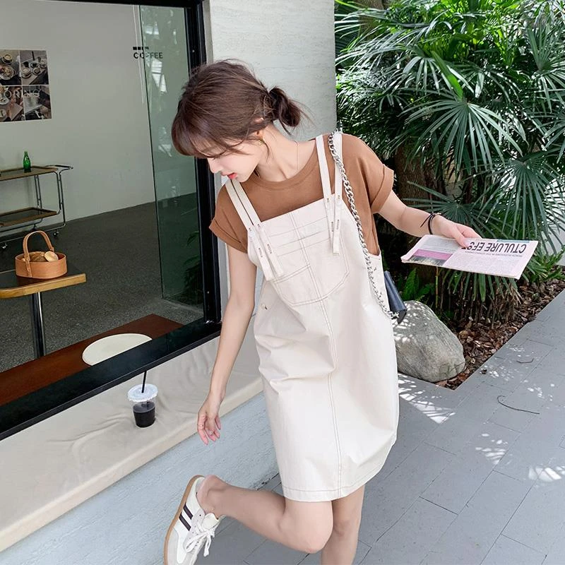 米白色背带裙套装女夏季2025新款法式休闲减龄圆领咖色T恤两件套