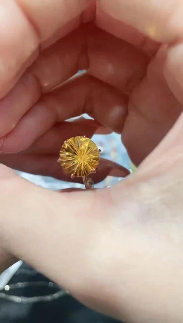 18K金镶嵌天然黄晶戒指