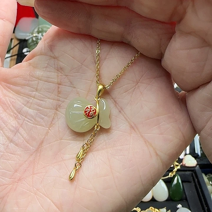 和田玉银S925镶嵌吊坠(赠链)